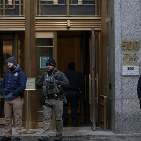 遭美强行控制后首次“出庭” 马杜罗：我无罪