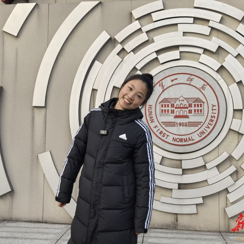 在长城哽咽吟诗的女孩，向全网发出邀约：来橘子洲头，共诵《沁园春・长沙》