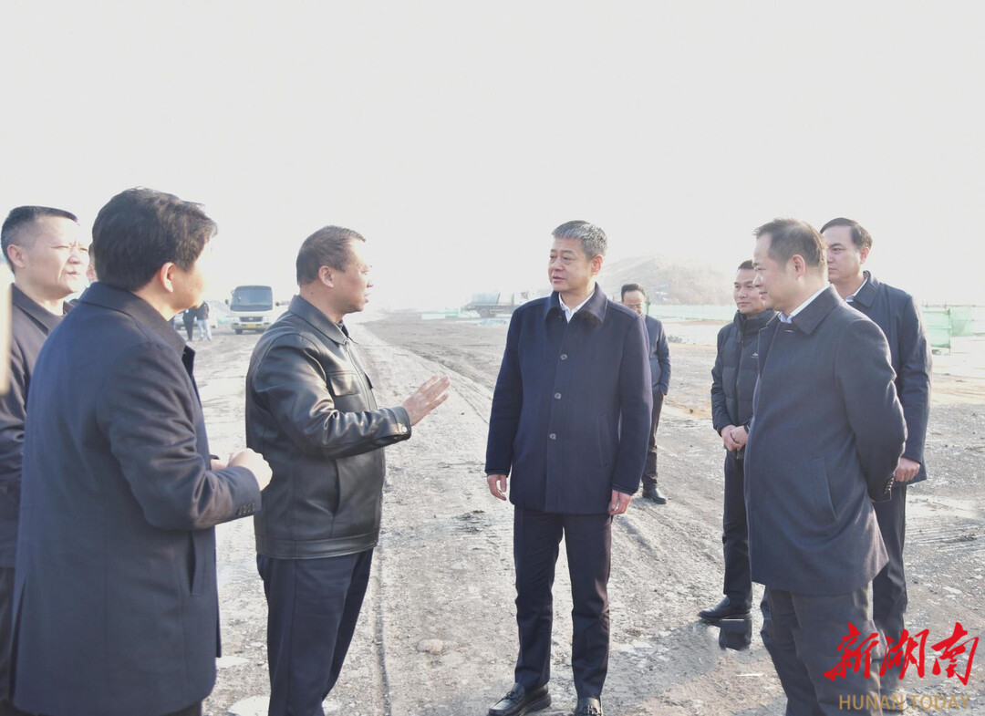 严华在市城区调研督导“半截路”建设工作