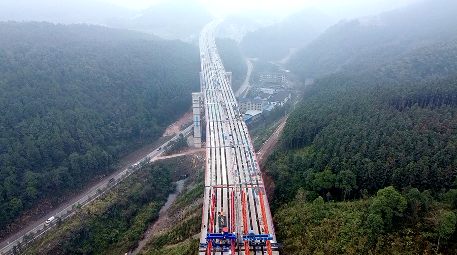 零道高速新进展：长冲特大桥顺利贯通