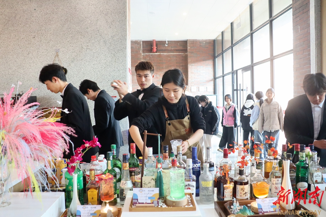 常德科技职院“文创新市”开市 技艺相融为城市添彩