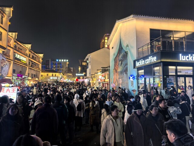 岳阳楼的隔壁，“藏着”一条“必打卡”老街！