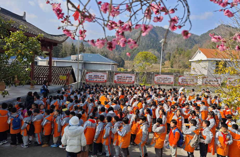 凤凰吉信满家村迎来新年首批百人研学团