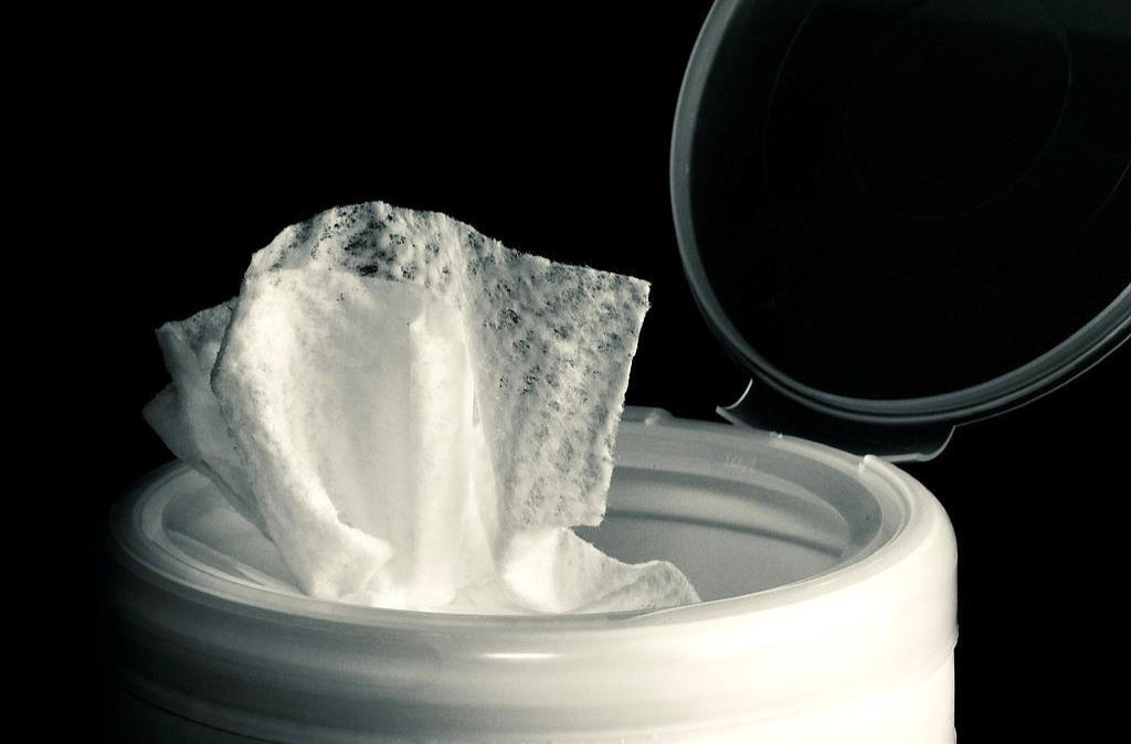 一擦就能灭病毒，婴幼儿可用？别轻信“防甲流”湿巾