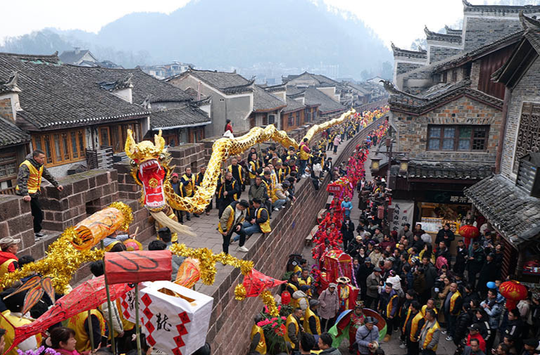好评中国｜以平安祥和焕新节日底色