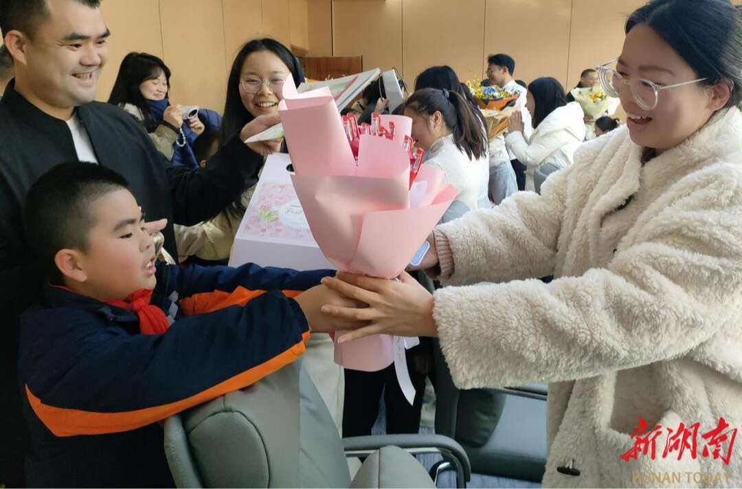 长沙市岳麓区博才金鹰小学班主任节这样致敬“班级摆渡人”