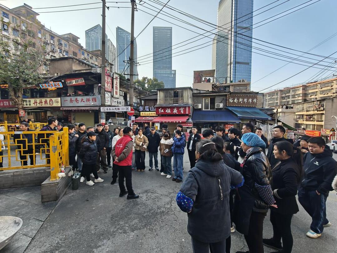 裕南街社区：“火焰蓝”守护东瓜山夜市 