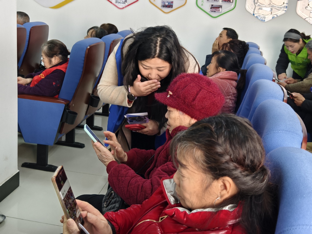华月湖社区：助力老年群体“玩转”智能手机
