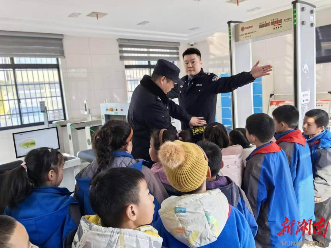 屈原管理区人民法院开展“警察节”主题开放日活动