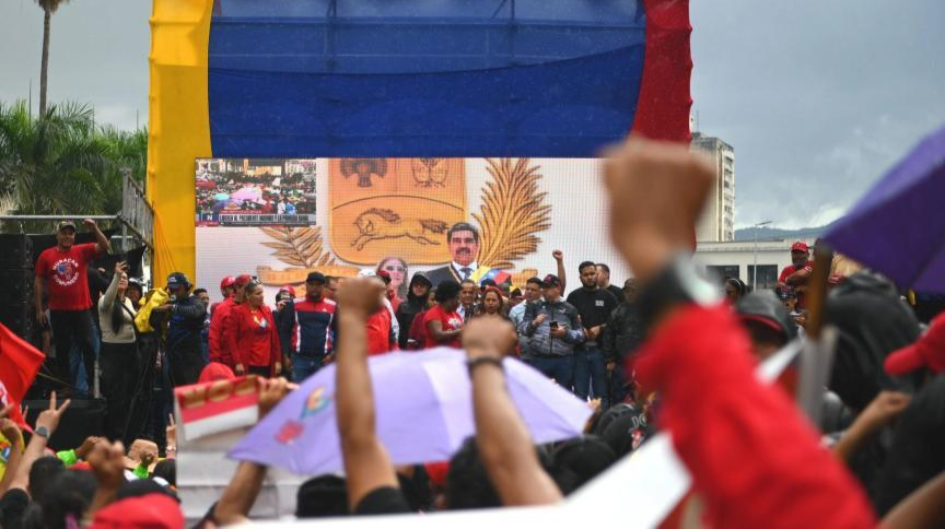 委内瑞拉首都民众游行要求美国释放马杜罗夫妇