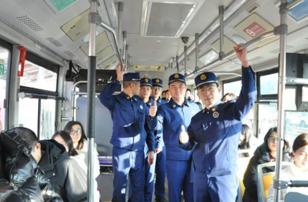 10天，长沙诞生一条“暖心公交专线”：“通勤路终于不再难！”