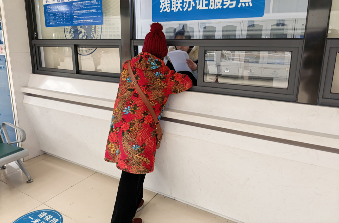 龙山“服务+宣传”双推进 让“高效办成一件事”落地见效