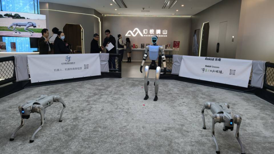 前沿科技落地星城！Unitree机器人及乐奇AI眼镜湖南体验中心首店启幕