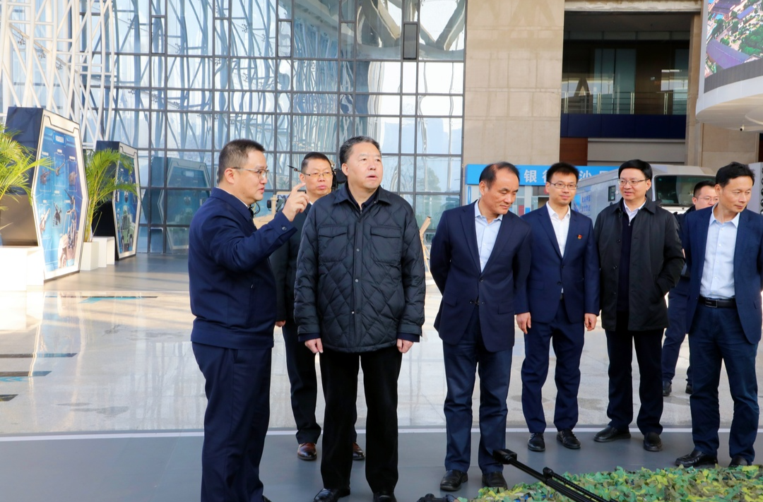 毛万春在湘科集团调研