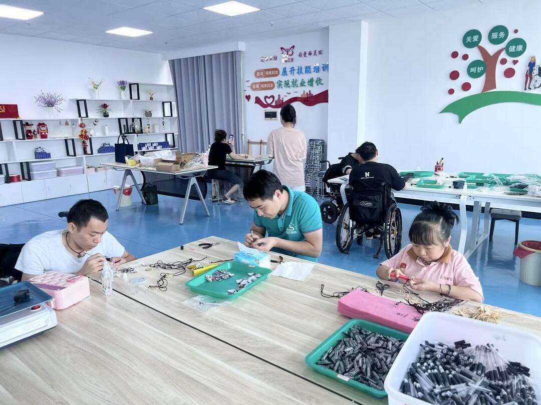 振翅逐光行 助残显担当——记涟源市阳光家园残疾人托养服务中心主任陈斌