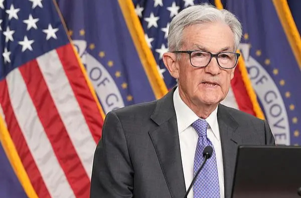 鲍威尔，被刑事调查