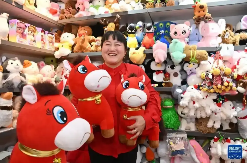 芙蓉国评论｜“哭哭马”走红，商家做对了什么？