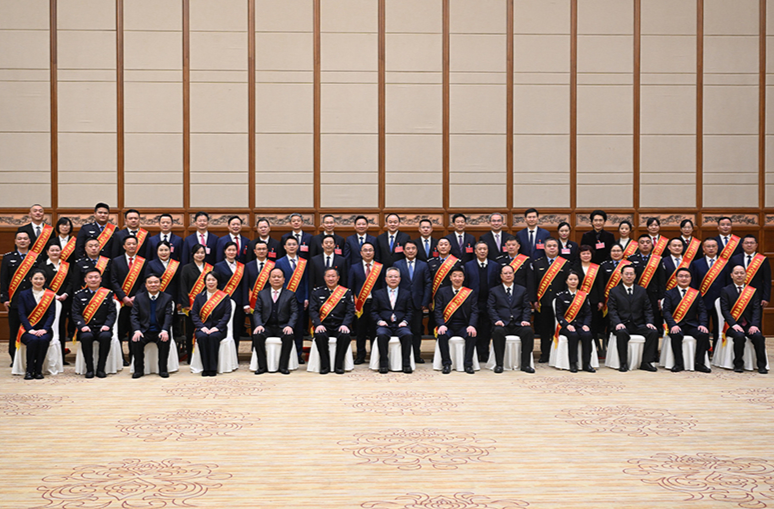 新一轮湖南禁毒人民战争部署大会召开 沈晓明会前与代表合影 毛伟明出席会议并讲话