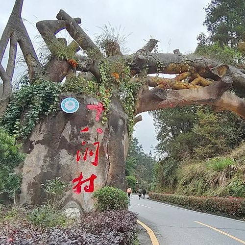 湘西州生态文学创作成果如何？答：“小荷才露尖尖角！”