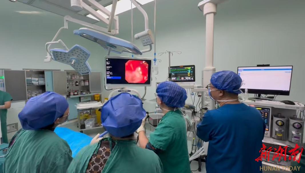 南华医院呼吸与危重症医学科“双镜合璧”为72岁高龄肺癌窒息患者撑开“生命通道”