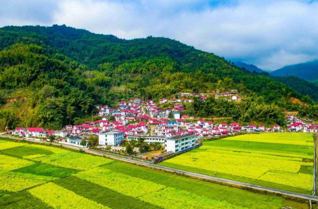 完善基础设施，农村有了新变化