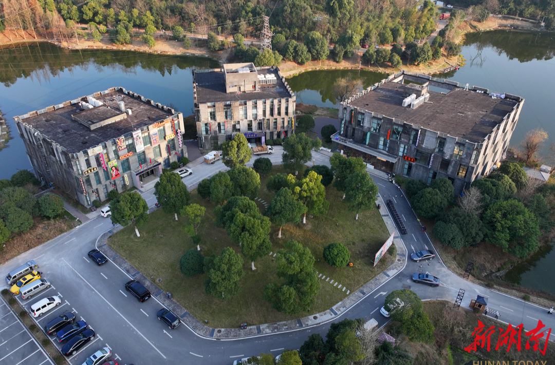 湖南横竖有戏影视城开业，228个民国现代场景开放