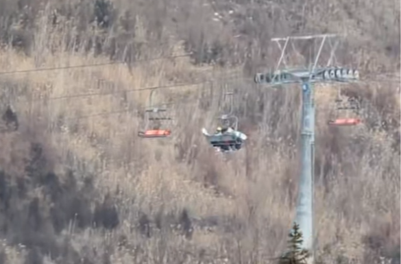 甘肃兰州龙山滑雪场出现缆车停运故障 被困游客已全部获救