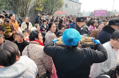 视频丨 刨猪宴火出圈！奥运冠军也来涟源排队了
