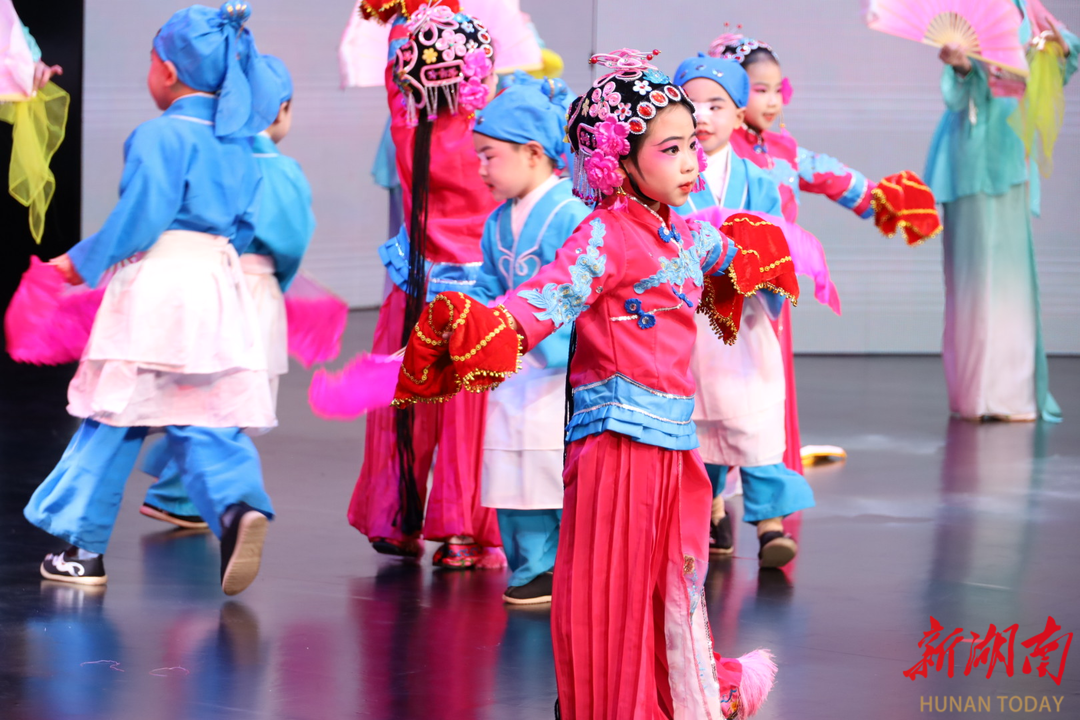 湖南日报头版头条｜从补齐短板到整体提升，南县系统推进义务教育优质均衡发展