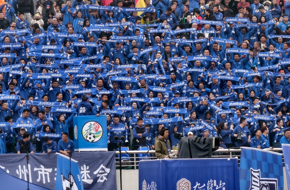 南派脚法制胜！湛江队2比0完胜呼和浩特队，暂列积分榜榜首