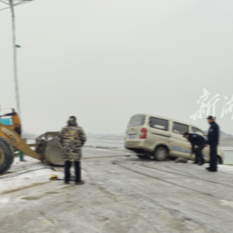 “这么冷的天，我的心是暖的”