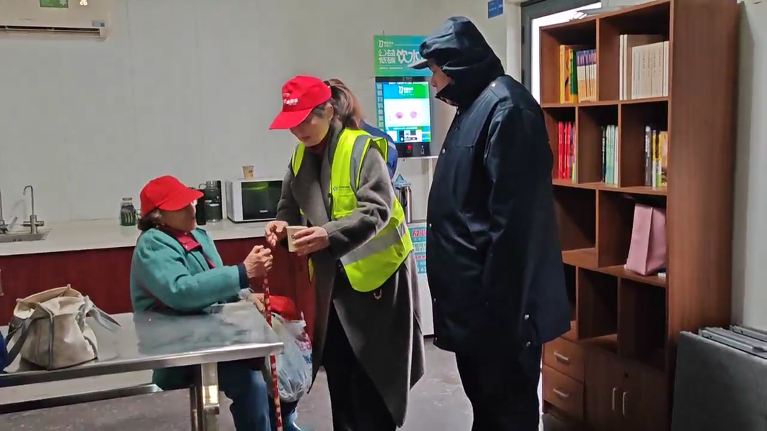 风雪中暖意流淌 长沙公交集团46处工会劳动者驿站开放成“避风港”