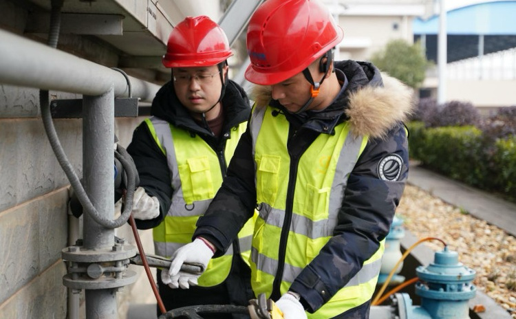 迎战寒潮 “双线”护航