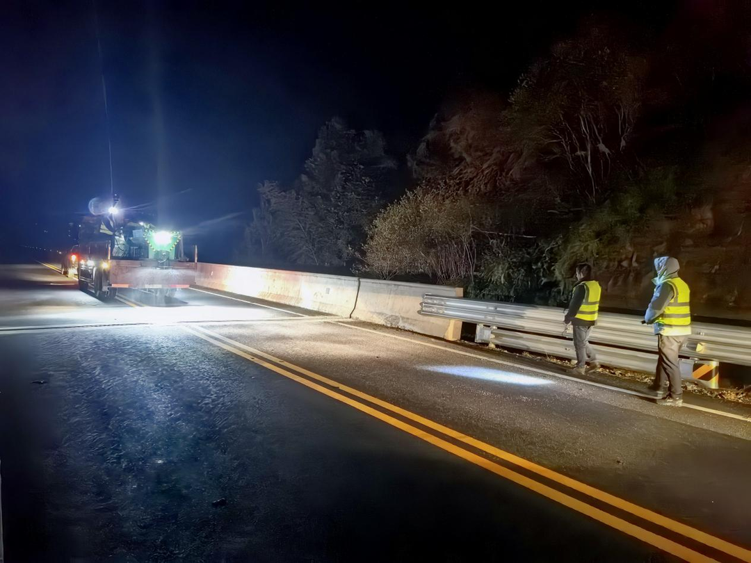 24小时轮值轮岗，安化县交通运输局全力抗冰保畅