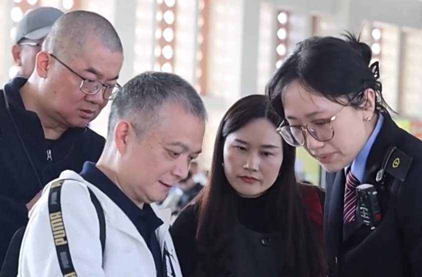 今年春运老年人可以电话订票啦！这份操作指南请转给长辈