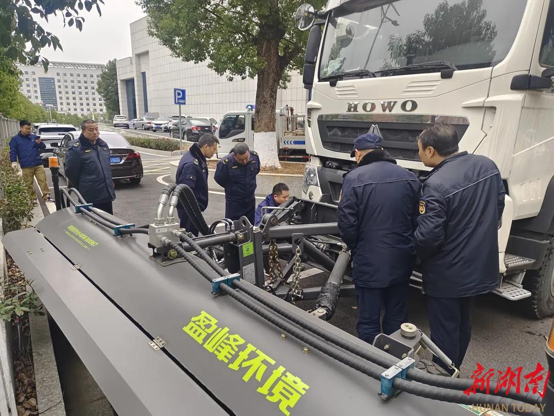 以训赋能强保障 雁峰区应急管理局开展扫雪除冰车专项培训