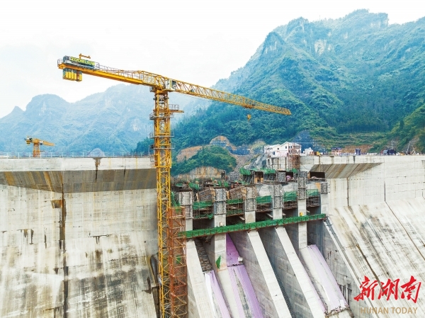 赶工忙@湖南日报图片新闻