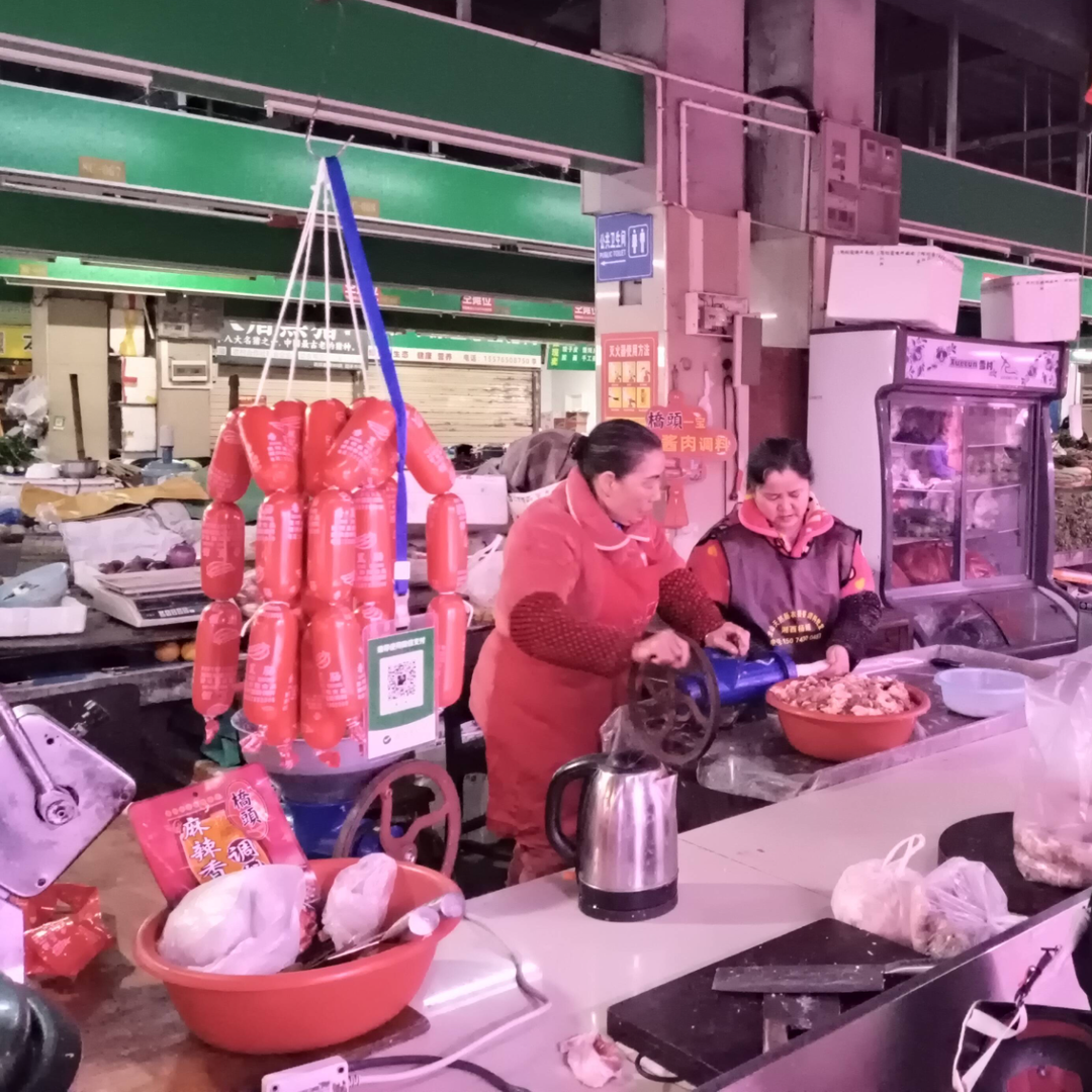 怀化：腊味飘香 香肠加工迎来旺季