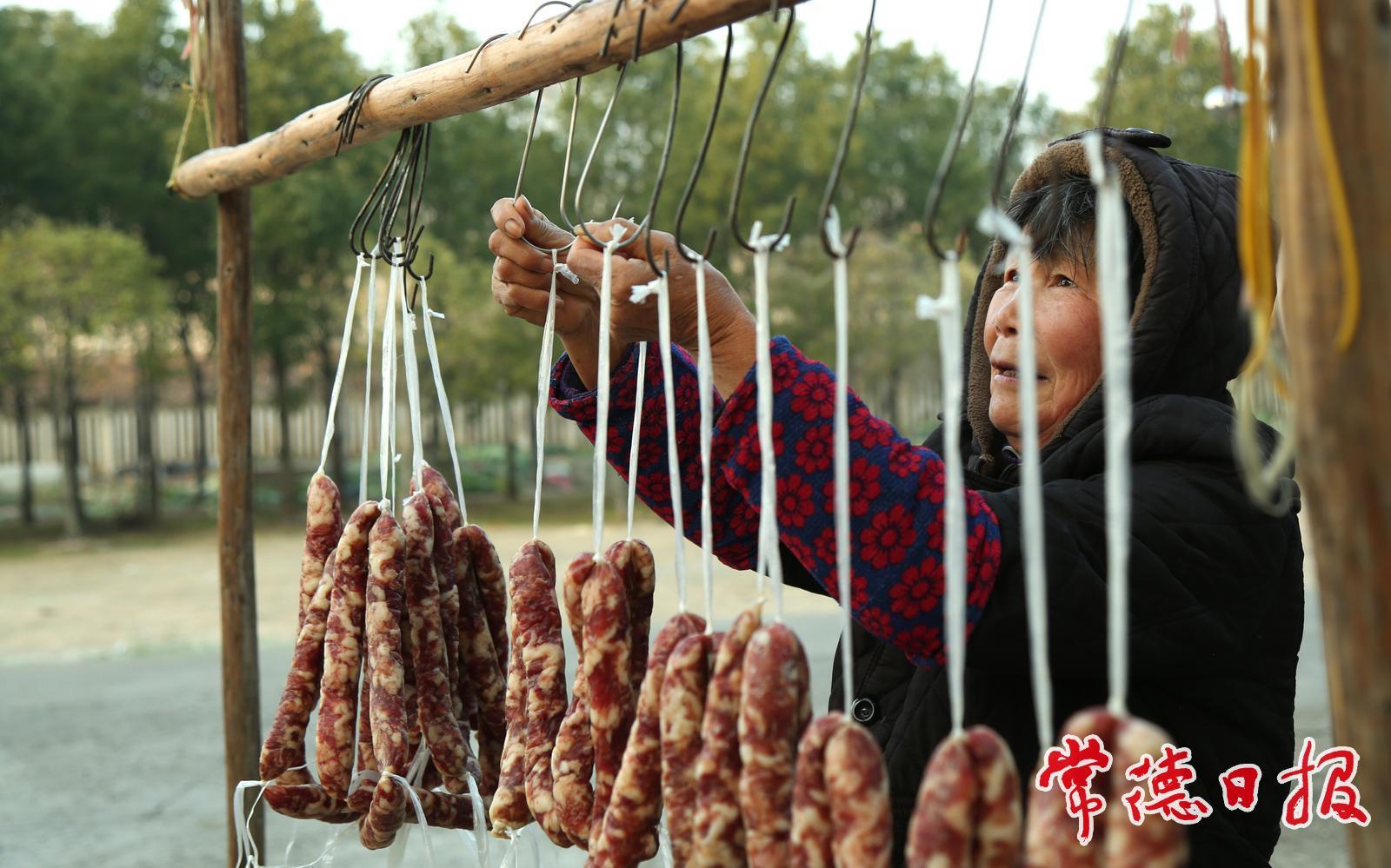 街巷尽飘腊香味