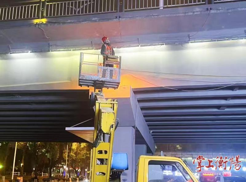 衡阳市城市照明服务中心紧急抢修景观灯