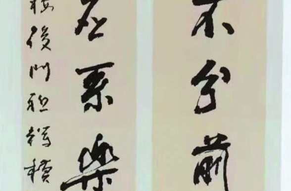 黄莺啭柳春移步琼 佩鸣风舞入神