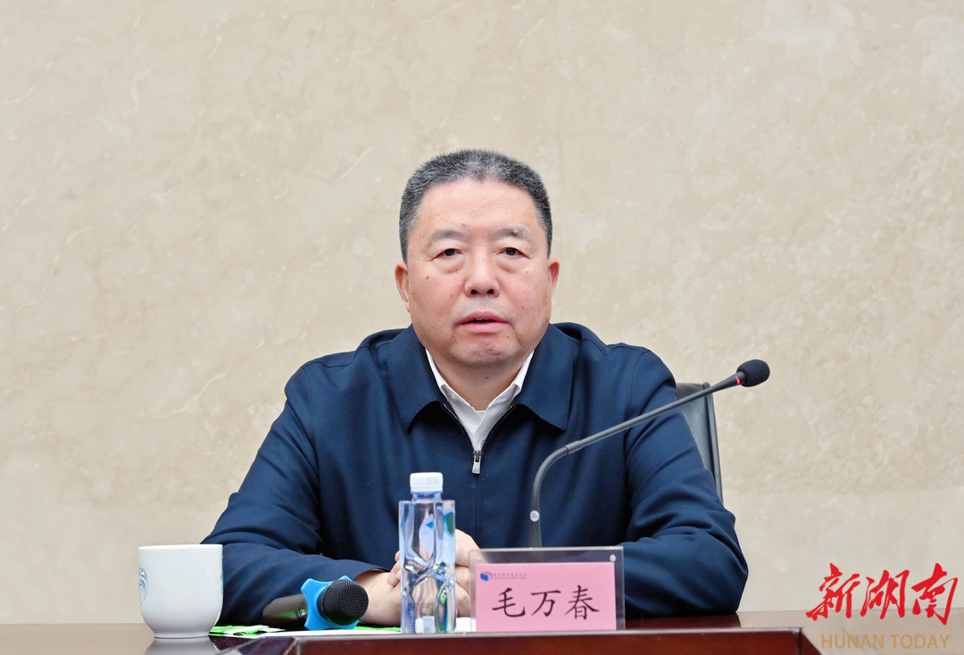 毛万春在省委外事办调研