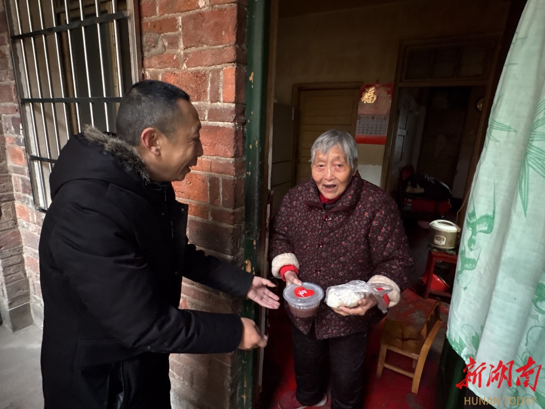 上门送粥，暖胃更暖心！珠晖区凤凰村社区开展腊八节施粥活动