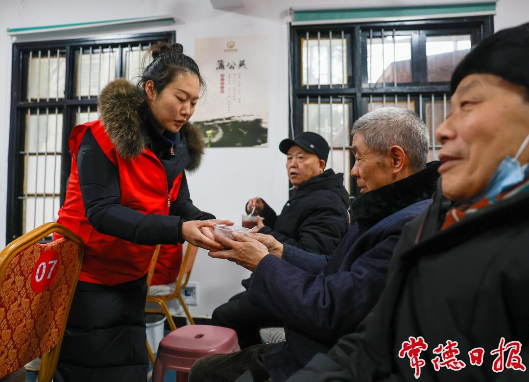 武陵：腊八暖聚 情满西堤