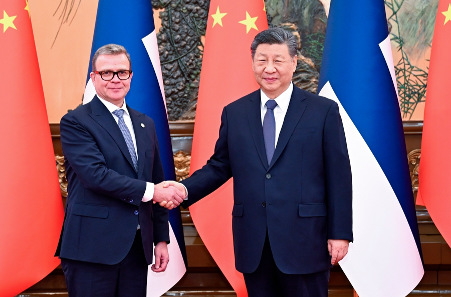 习近平会见芬兰总理奥尔波
