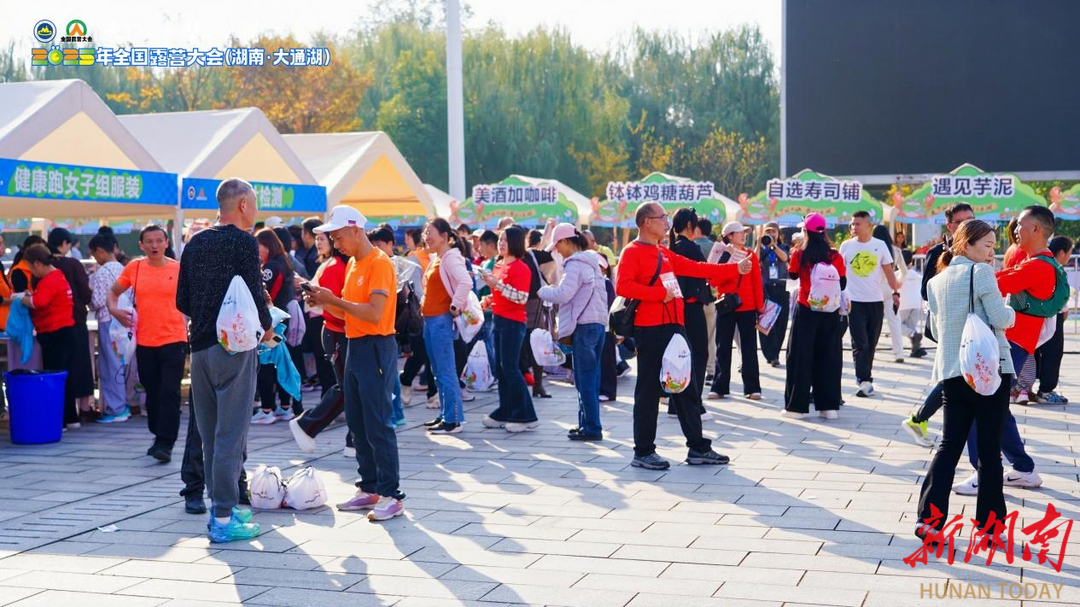 大通湖区“三招”激活消费“一池春水”，去年实现社会消费品零售总额25.57亿元