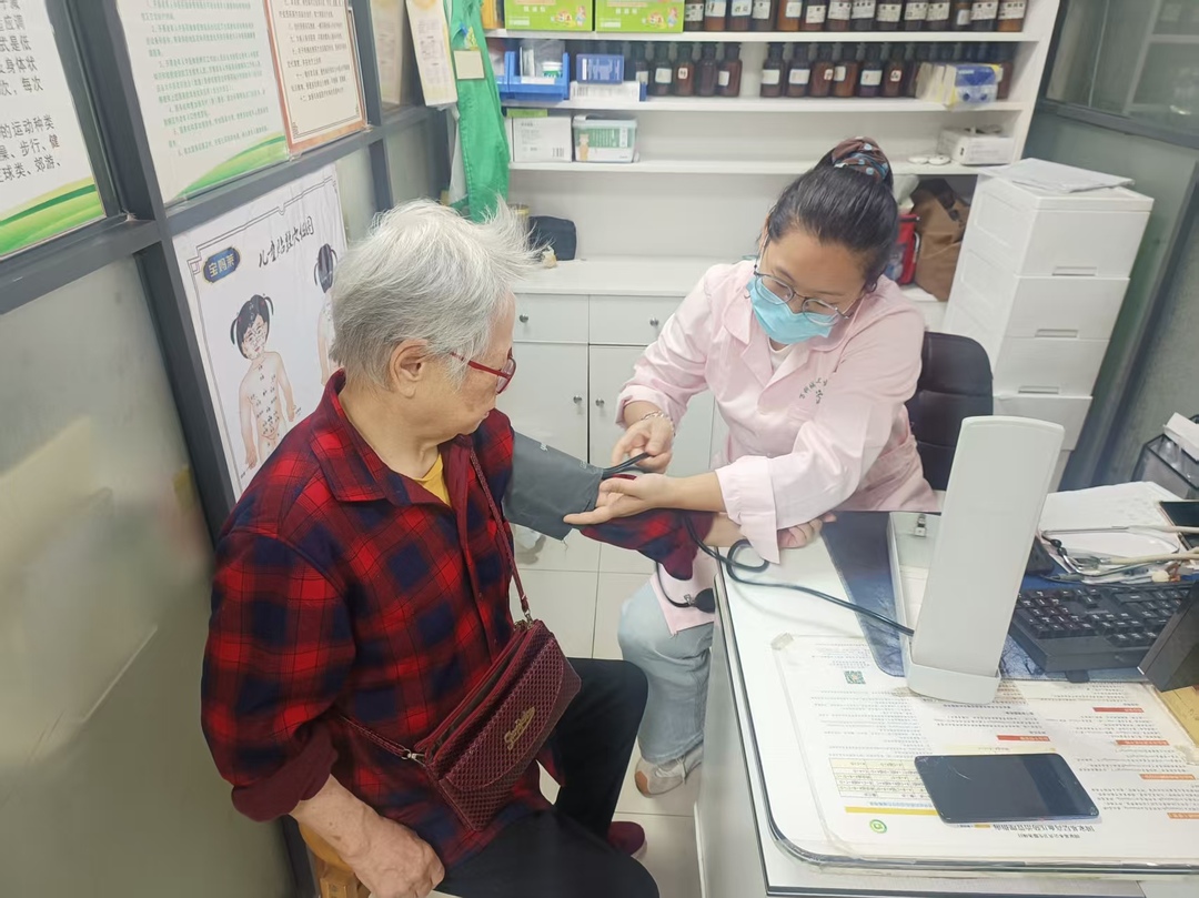 浏阳河街道社工站暖心服务点亮独居老人晚年生活