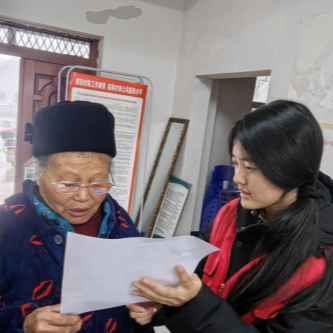 公益组织为山村老人送上“清晰视界”