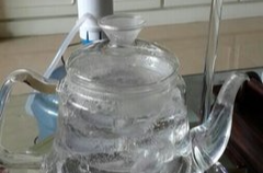 今日科普｜“千滚水”和“隔夜水”真的不能喝吗？