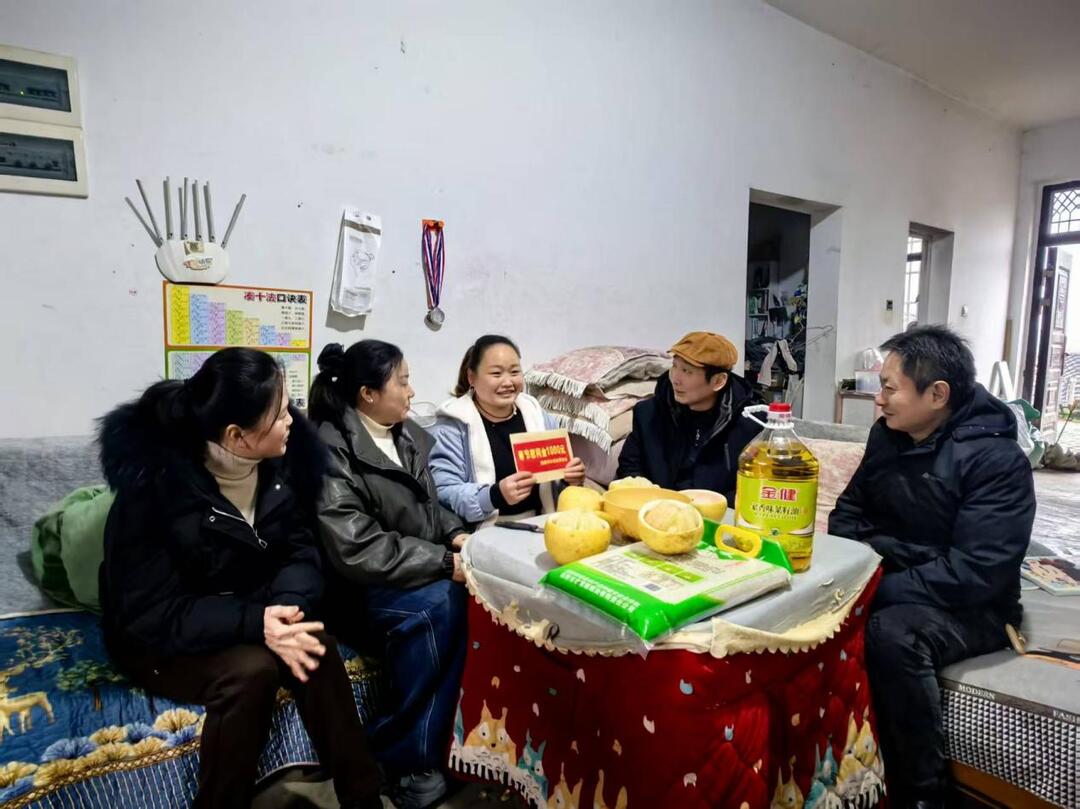 湘西计生系统节前送“暖”